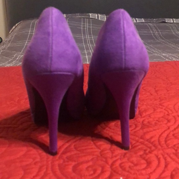 Woman’s heels - Picture 3 of 7